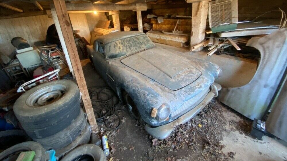 Забытый в сарае на 30 лет Aston Martin DB4 продают почти за 20 миллионов рублей
