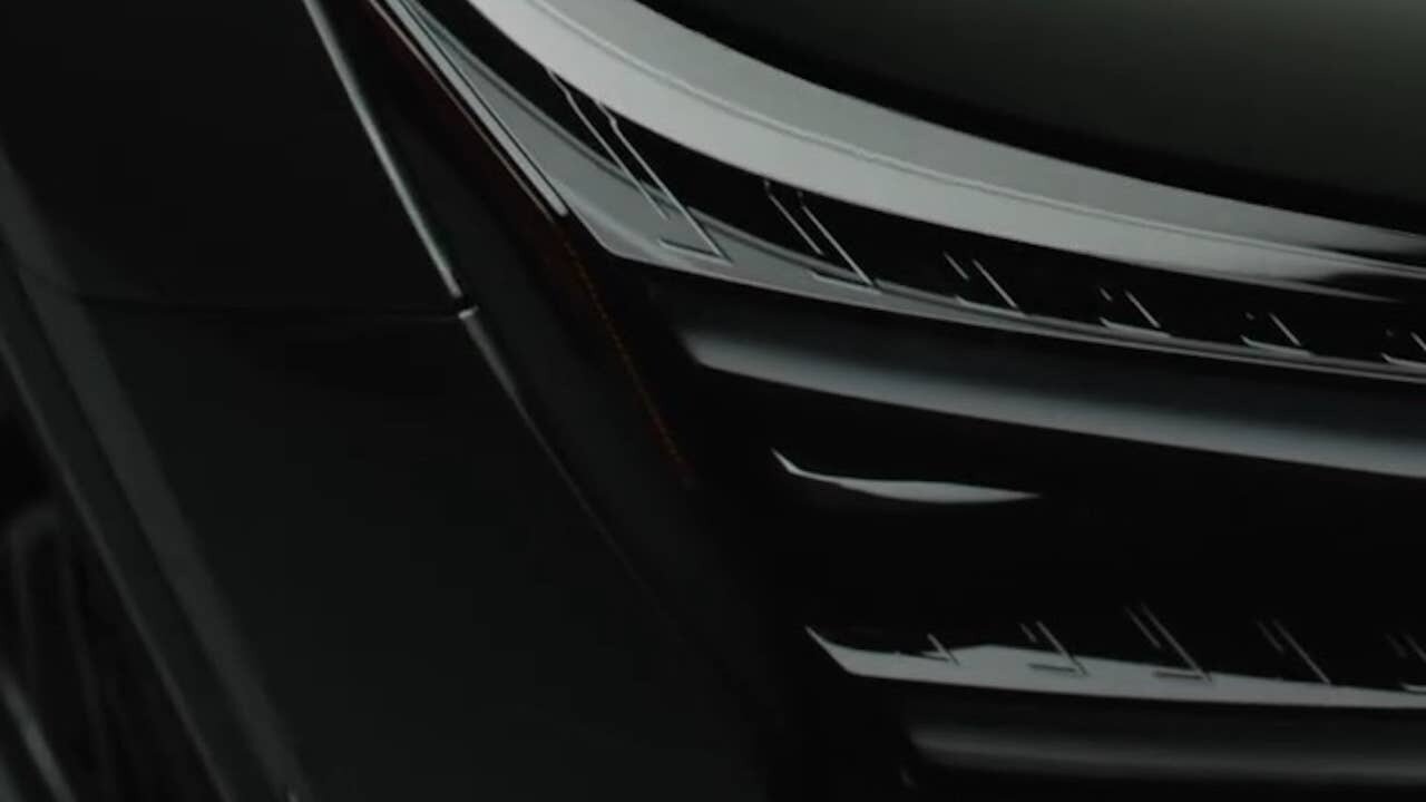 Lexus обновит кроссовер NX: первые видео