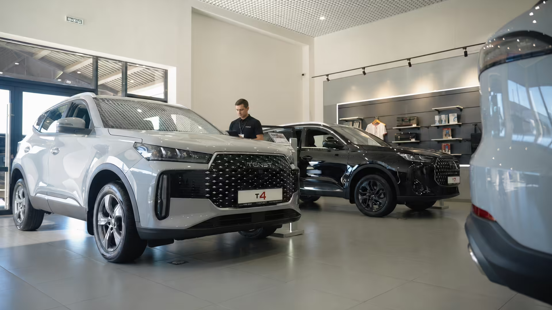Продажи автомобилей отечественных брендов выросли в полтора раза