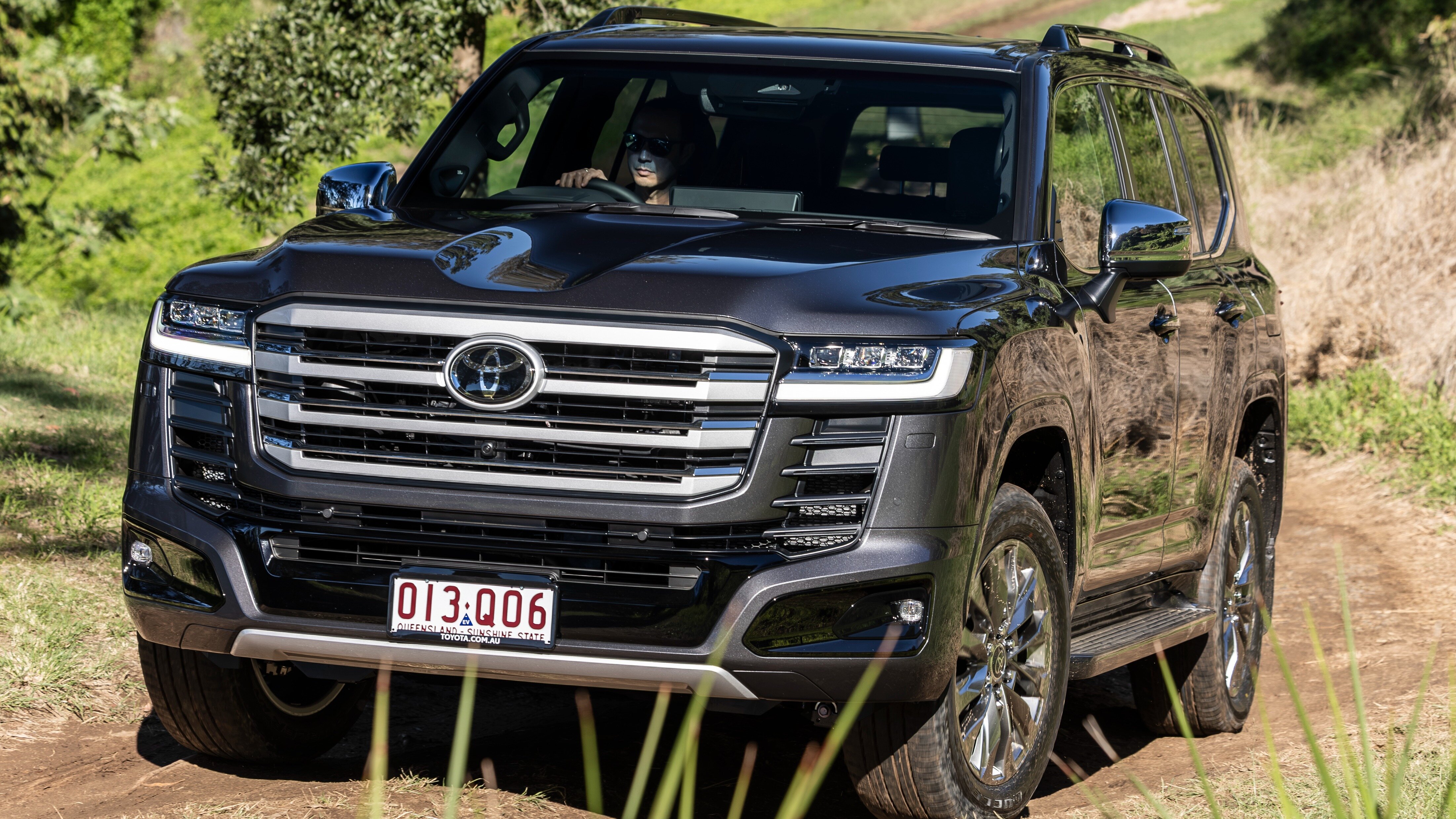 Toyota Land Cruiser 300 в Японии обновится и лишится бензиновой версии