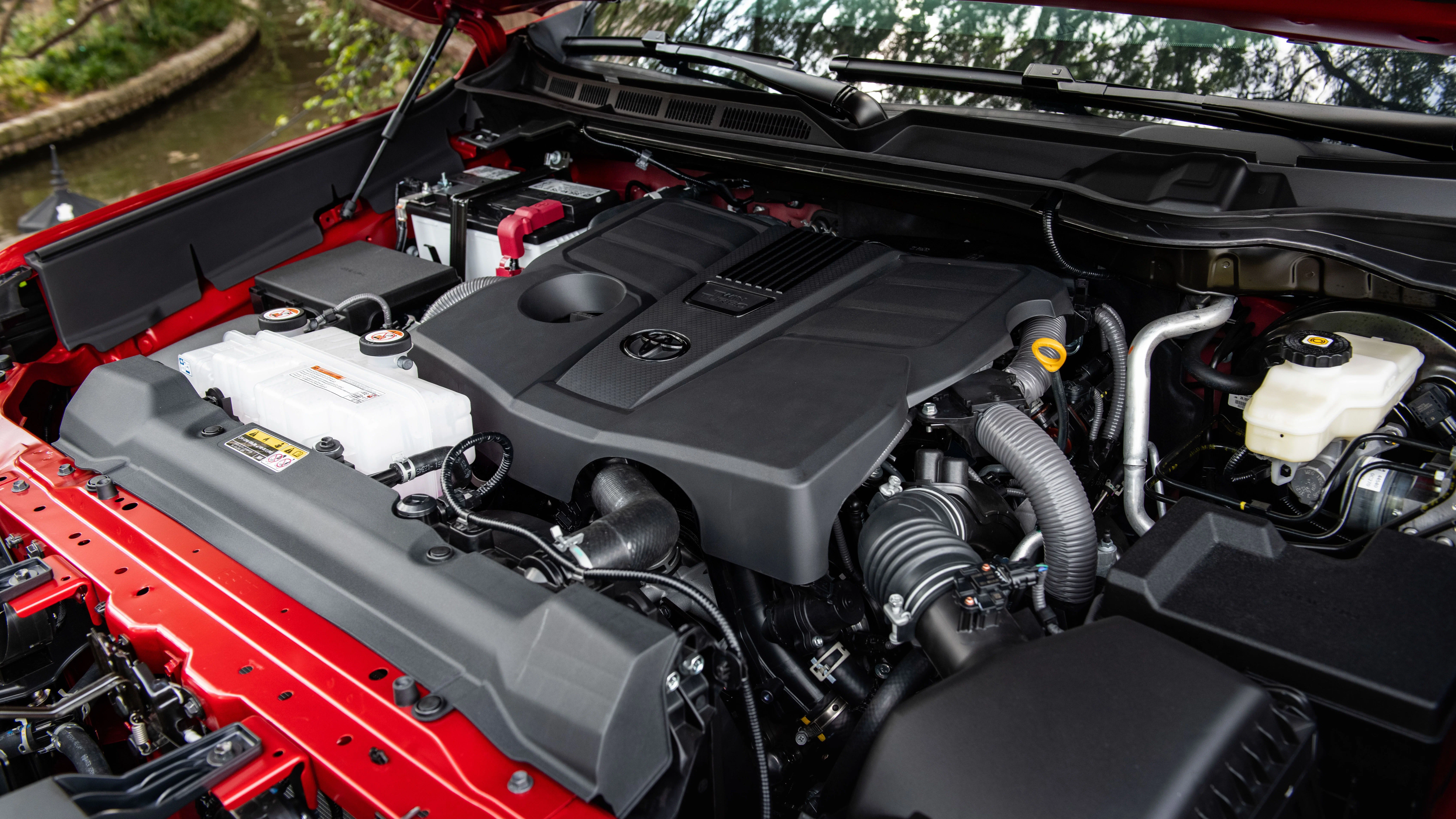 Toyota начала проверять проблемные V6 ударом молотка