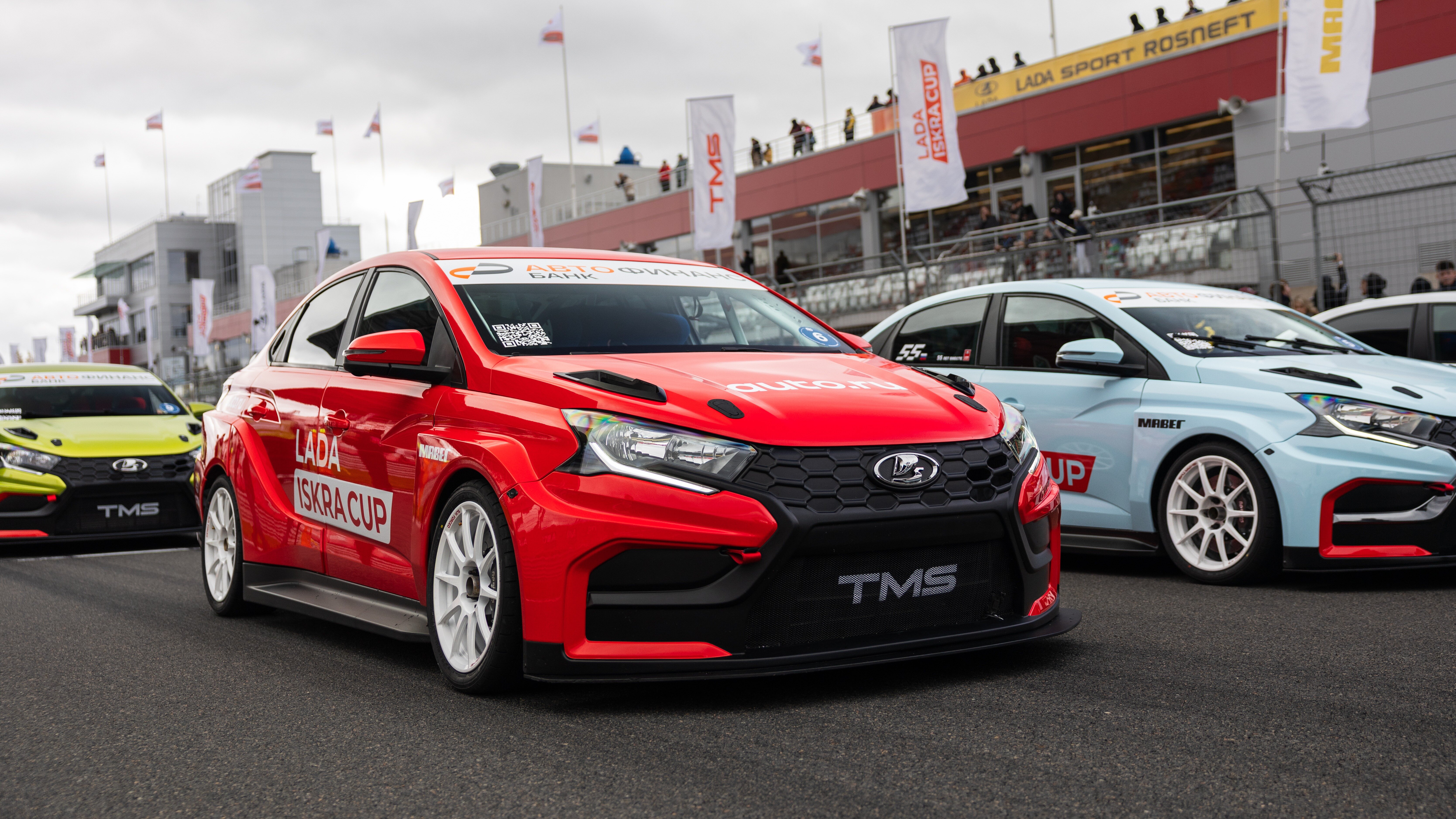Названа стоимость гоночной Lada Iskra с 218-сильным турбомотором