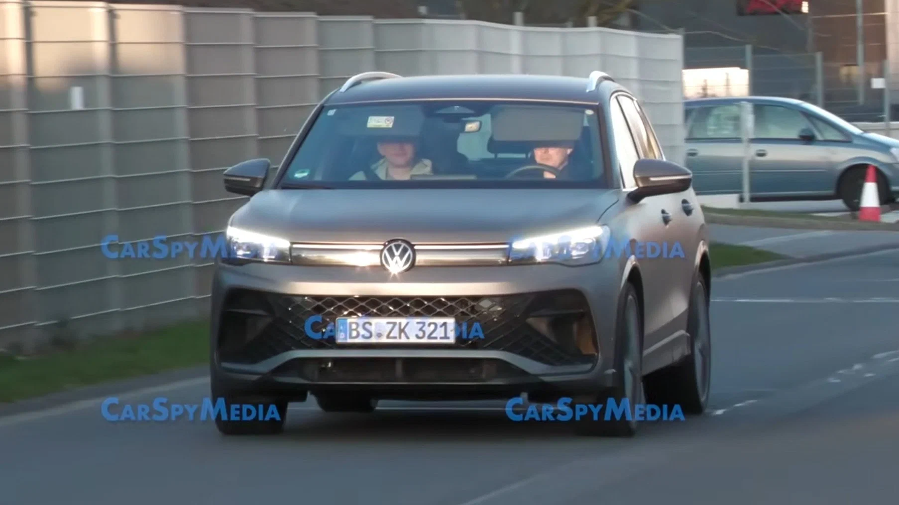 «Заряженный» Volkswagen Tiguan вышел на тесты