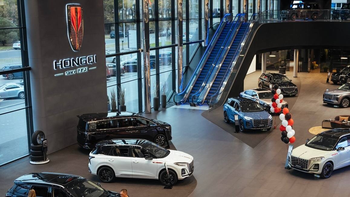 Продажи китайских автомобилей в России сократились вдвое