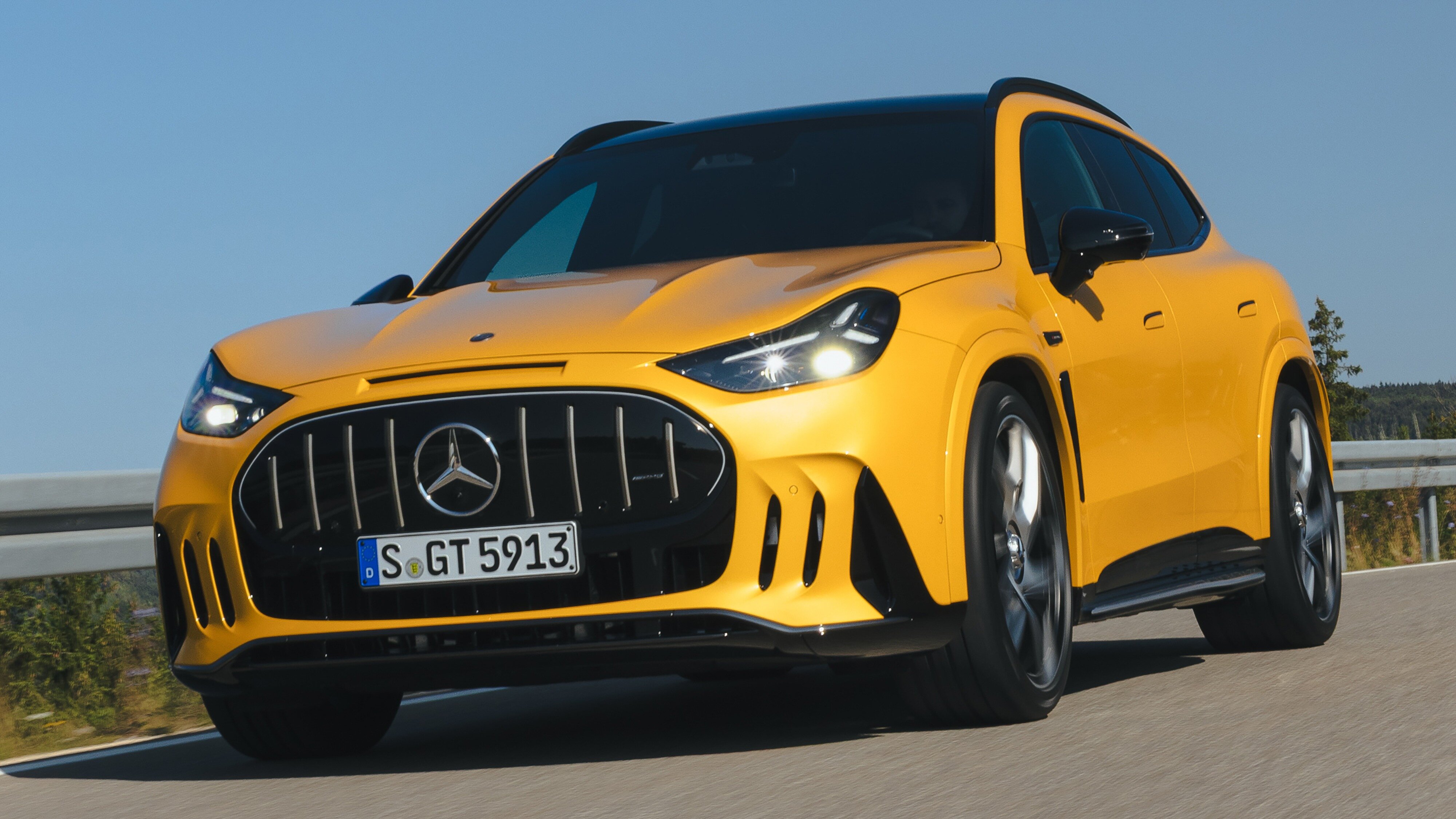 Три мотора, 1169 сил и большой багажник: представлен Mercedes-AMG GT SUV