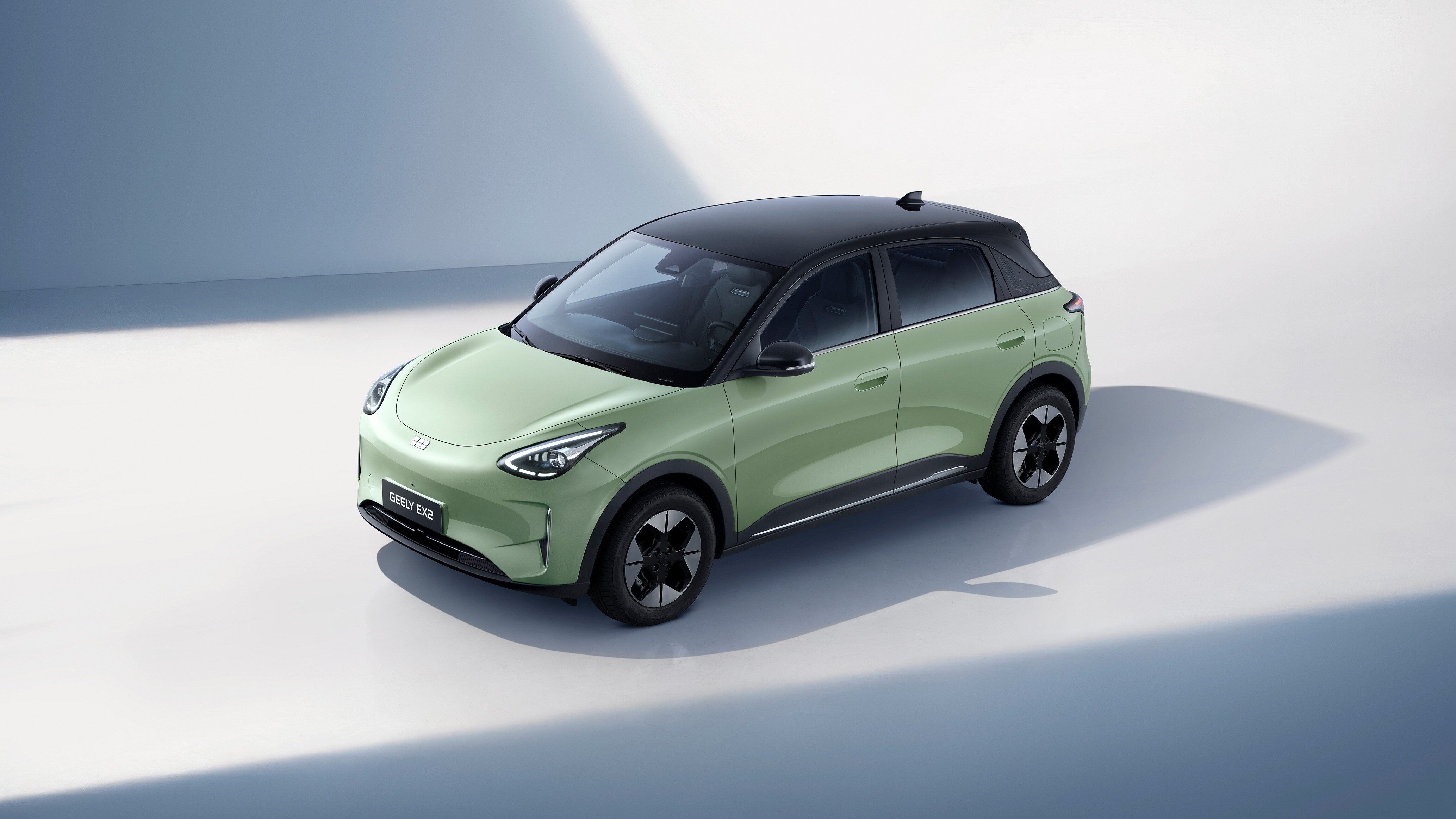 Geely подтвердила запуск мегапопулярного электрокара EX2 в России