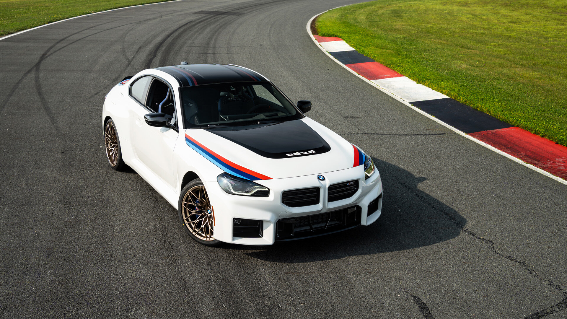 BMW выпустит особый M2 в стиле знаменитого 2002 Turbo, но только для Индии