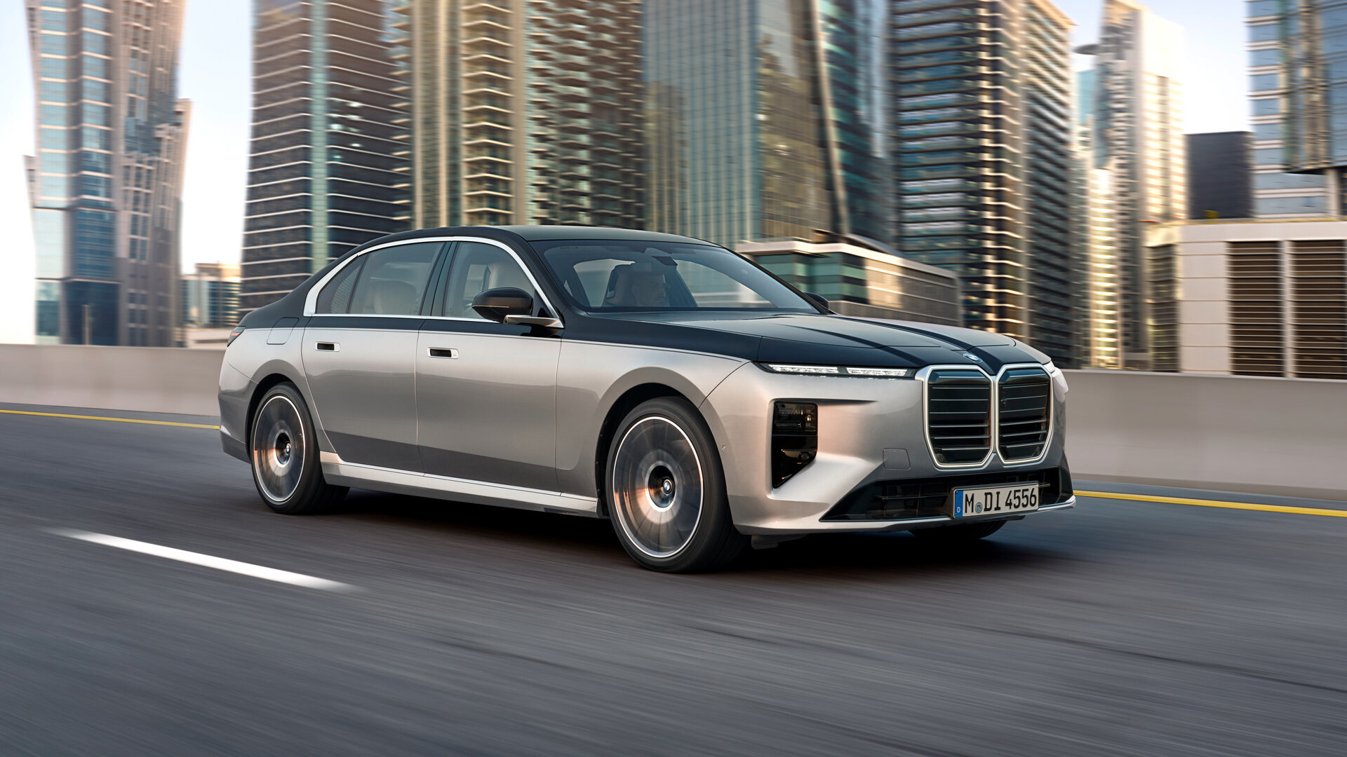 BMW вернул V8 на седан 7 серии с версией M760