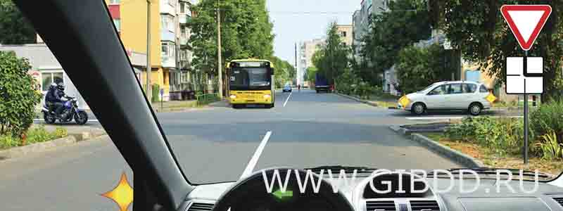 Кому Вы обязаны уступить дорогу при повороте налево?
