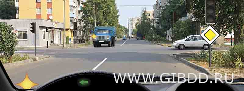 Как Вам следует поступить при повороте налево?