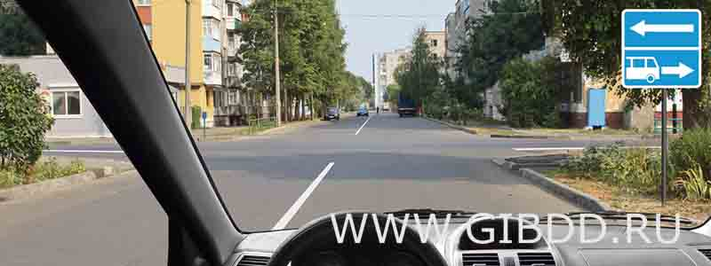 В каких направлениях Вам можно продолжить движение на перекрестке?