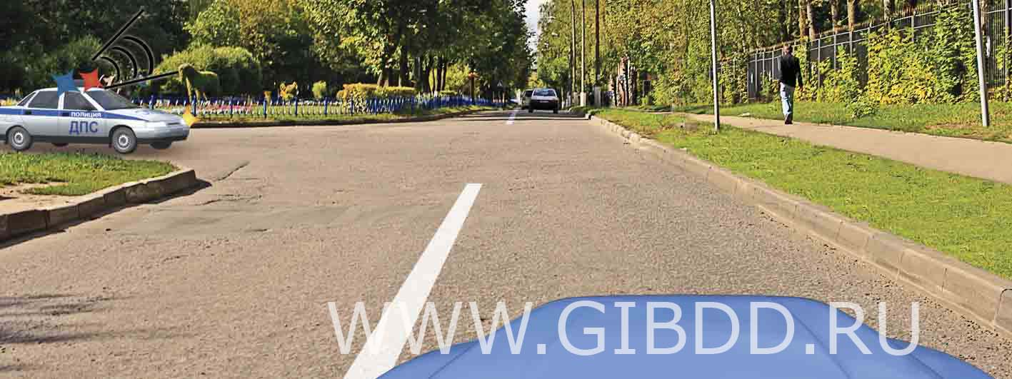 При движении в каком направлении Вы должны уступить дорогу автомобилю с включенными проблесковым маячком и специальным звуковым сигналом?