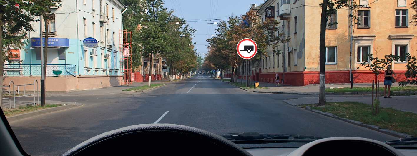 Разрешено ли Вам при управлении легковым автомобилем с прицепом продолжить движение в прямом направлении?
