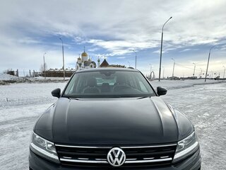 2019 Volkswagen Tiguan II, чёрный, 2500000 рублей, вид 3