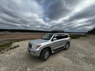 2014 Toyota Land Cruiser 200 Series Рестайлинг 1, серебристый, 4100000 рублей, вид 3