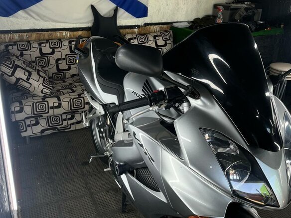2005 Honda VFR 800, серебристый, 520000 рублей - вид 5