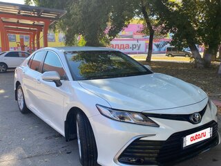 2021 Toyota Camry VIII (XV70) Рестайлинг, белый, 3000000 рублей, вид 1