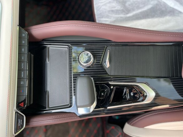 2023 Geely Monjaro (Xingyue L) I, серый, 3850000 рублей - вид 5