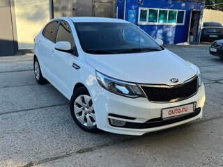 2016 Kia Rio III Рестайлинг, белый, 1050000 рублей, вид 3