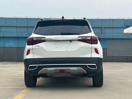 2022 Kia KX3, белый, 1973000 рублей, вид 4