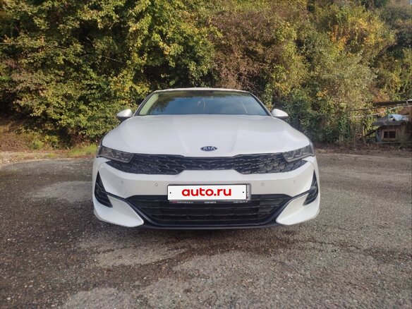 2021 Kia K5 III, белый, 3100000 рублей - вид 1