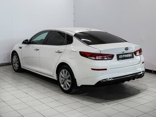 2019 Kia Optima IV Рестайлинг, белый, 1820000 рублей, вид 2