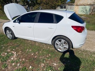 2013 Opel Astra J Рестайлинг, белый, 700000 рублей, вид 4