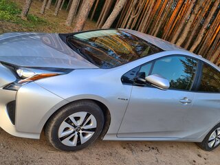 2018 Toyota Prius IV (XW50), серебристый, 2129004 рублей, вид 1