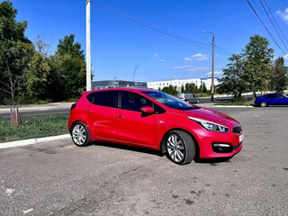 2016 Kia Ceed II Рестайлинг, красный, 1400000 рублей, вид 2