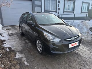 2013 Hyundai Solaris I, чёрный, 750000 рублей, вид 3