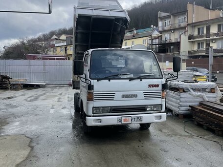 1992 Mazda Titan, белый, 980000 рублей, вид 1