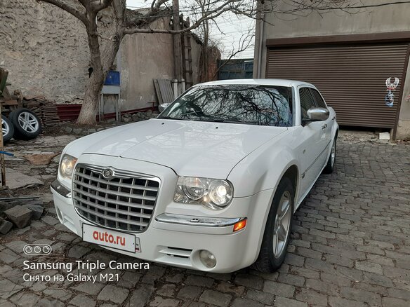 2004 Chrysler 300C I, белый, 850000 рублей - вид 7