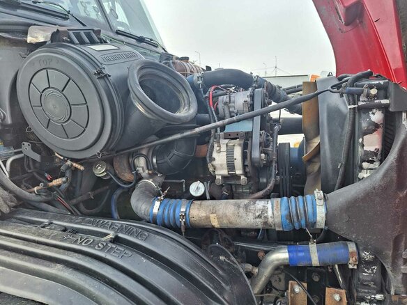 2001 Freightliner Century Class, красный, 2200000 рублей - вид 6