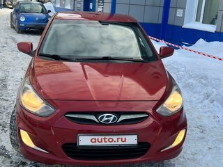 2013 Hyundai Solaris I, красный, 950000 рублей, вид 1