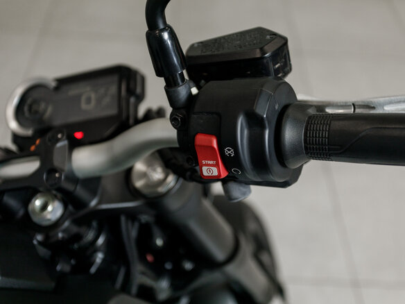 2020 Honda CB 1000R, чёрный, 1300000 рублей - вид 14