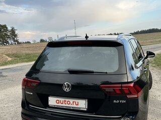 2017 Volkswagen Tiguan II, чёрный, 2047000 рублей, вид 4