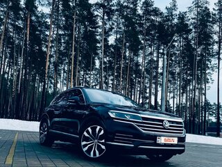 2019 Volkswagen Touareg III, чёрный, 5433908 рублей, вид 2