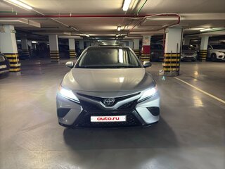 2018 Toyota Camry VIII (XV70), серый, 2300000 рублей, вид 2