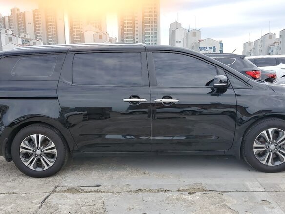 2019 Kia Carnival III, чёрный, 2600000 рублей - вид 1