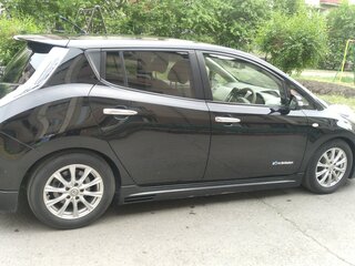 2012 Nissan Leaf I (ZE0/AZE0), чёрный, 700000 рублей, вид 2