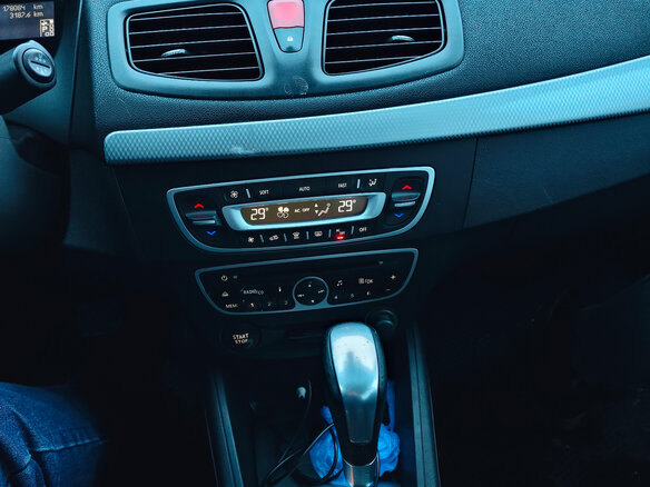 2010 Renault Fluence I, чёрный, 660000 рублей - вид 11