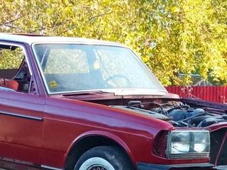 1978 Mercedes-Benz W123 200, красный, 99999 рублей, вид 1