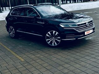 2019 Volkswagen Touareg III, чёрный, 5433908 рублей, вид 1
