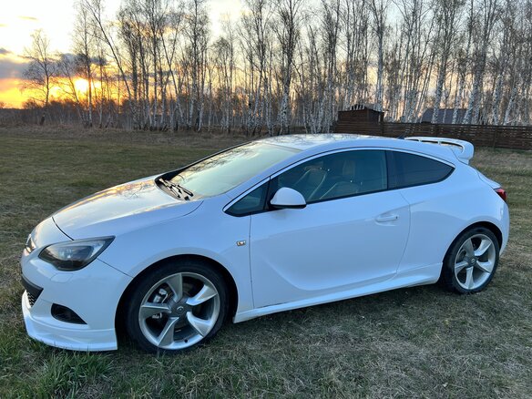 2013 Opel Astra GTC J Рестайлинг, белый, 1350000 рублей - вид 15