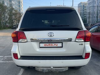2015 Toyota Land Cruiser 200 Series Рестайлинг 1, белый, 3799000 рублей, вид 4