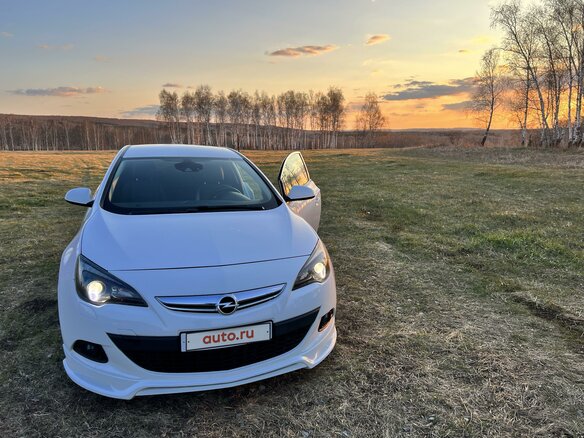 2013 Opel Astra GTC J Рестайлинг, белый, 1350000 рублей