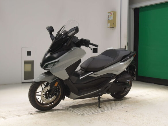 2023 Honda Forza, серый, 750000 рублей - вид 3