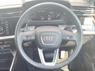2023 Audi A3 Sportback 35 TFSI IV (8Y), чёрный, 1600000 рублей, вид 3
