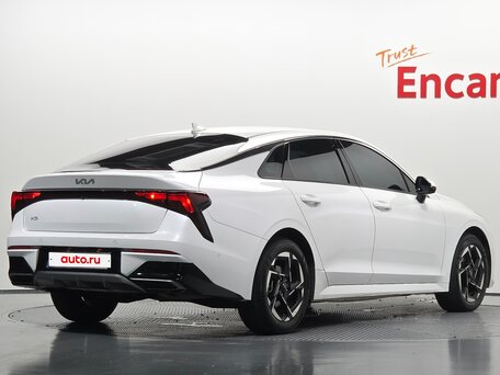 2023 Kia K5 III Рестайлинг, белый, 2990000 рублей, вид 2
