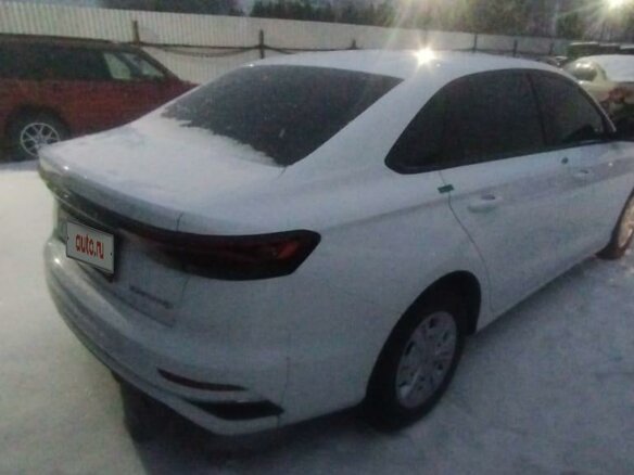 2023 Geely Emgrand II, белый, 1900000 рублей - вид 4